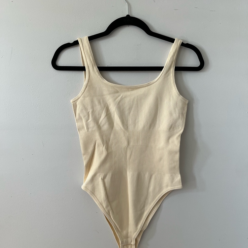 OQQ Cream One Piece
